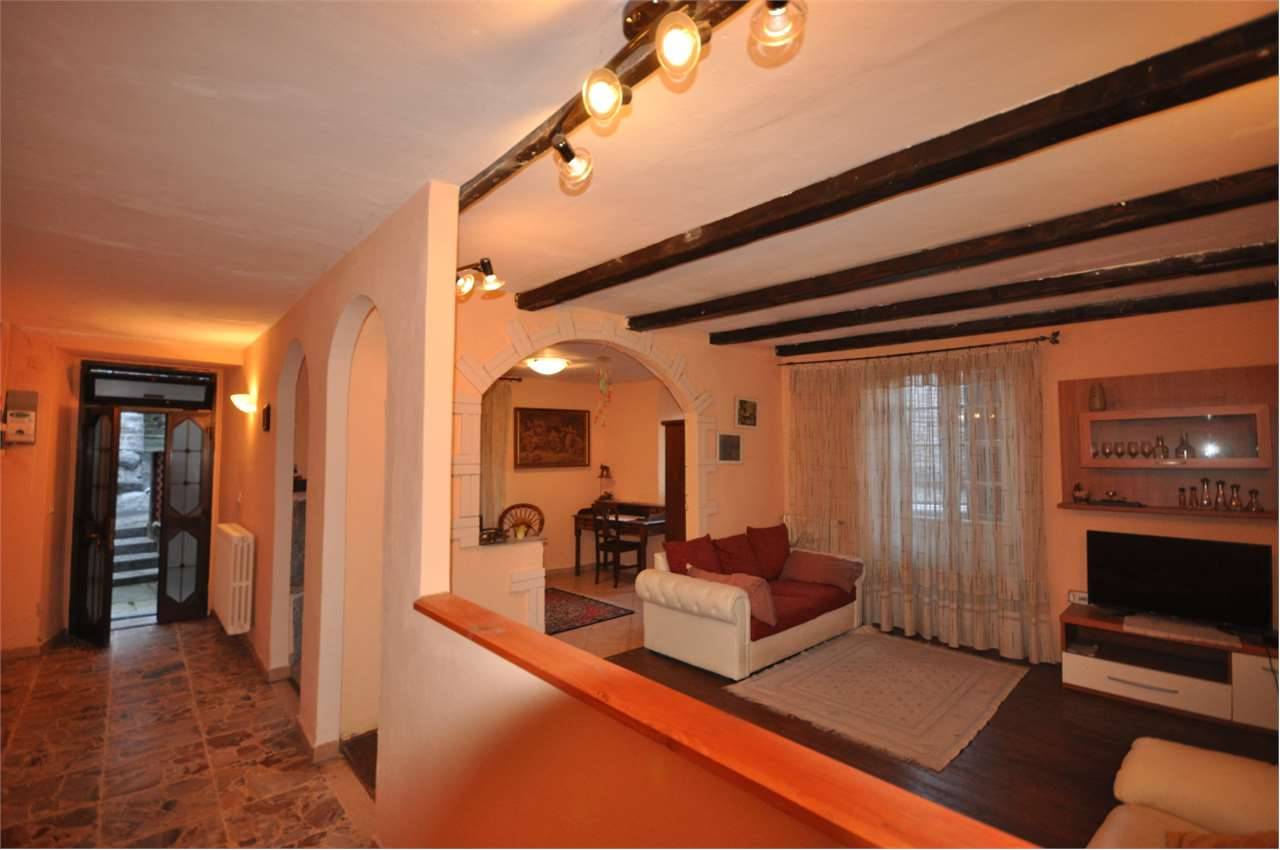 casa indipendente in vendita a Villadossola in zona Noga