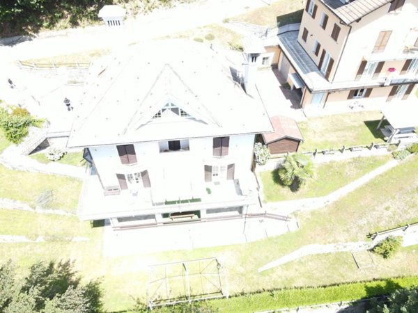 casa indipendente in vendita a Villette