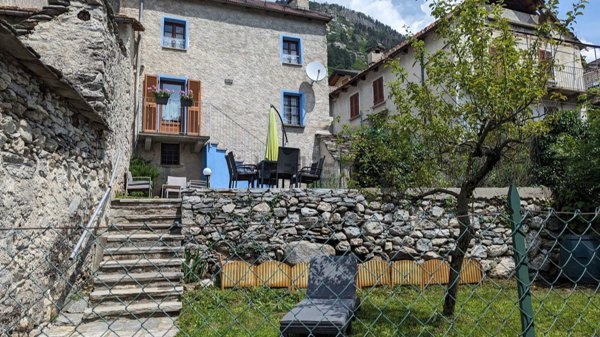 casa indipendente in vendita a Villette