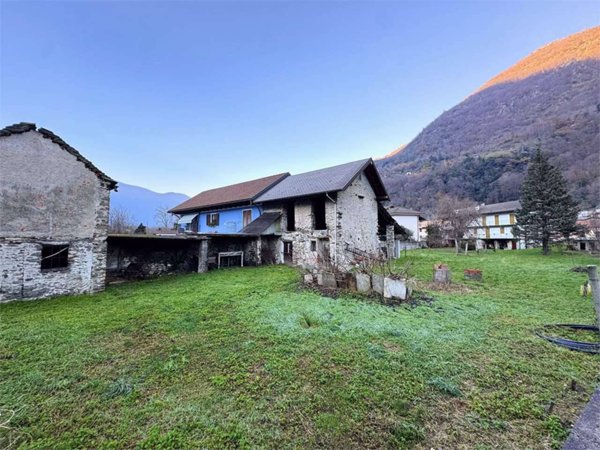 casa semindipendente in vendita a Vogogna