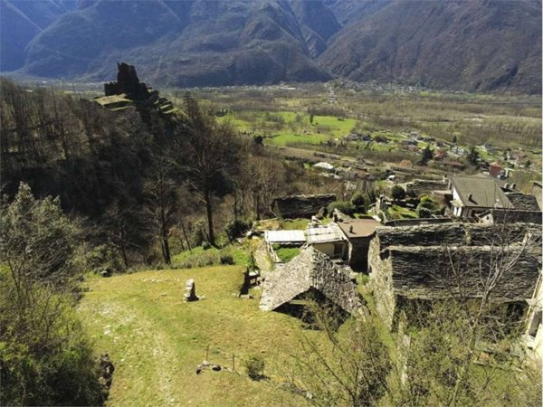 casa indipendente in vendita a Vogogna