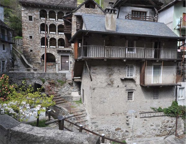casa indipendente in vendita a Borgomezzavalle in zona Viganella