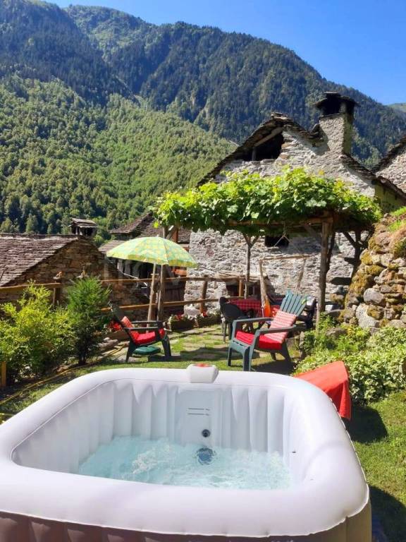 casa indipendente in vendita a Borgomezzavalle in zona Viganella