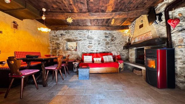 casa indipendente in vendita a Borgomezzavalle in zona Viganella