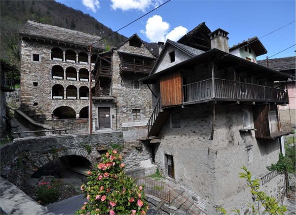 casa indipendente in vendita a Borgomezzavalle in zona Viganella