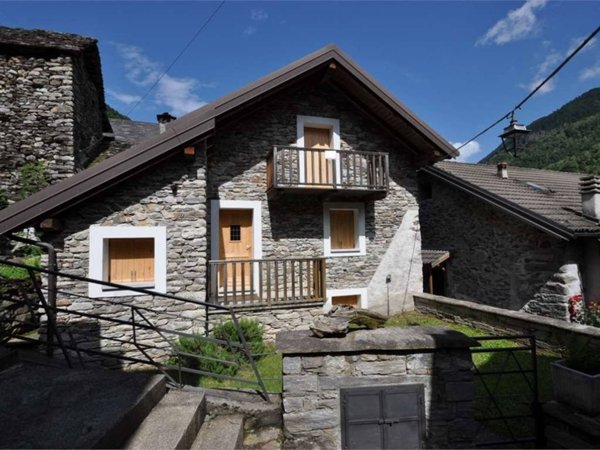casa indipendente in vendita a Borgomezzavalle in zona Viganella