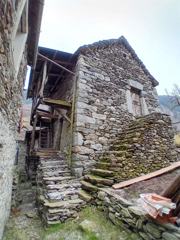 casa indipendente in vendita a Borgomezzavalle in zona Viganella