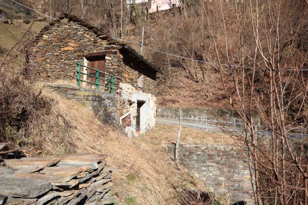 locale di sgombero in vendita a Valle Cannobina in zona Falmenta