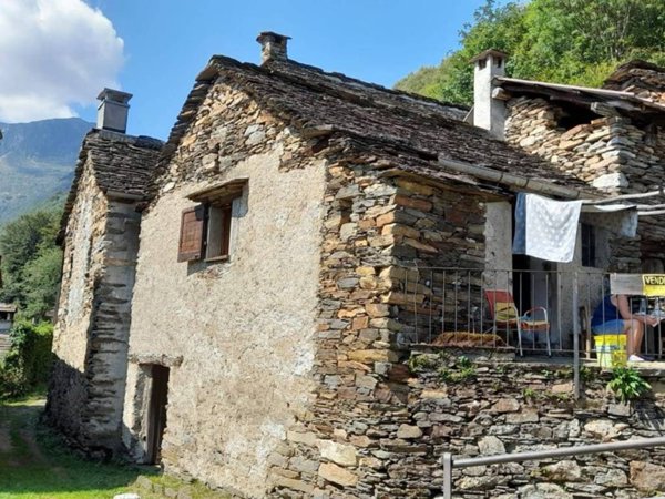 baita in vendita a Valle Cannobina in zona Falmenta