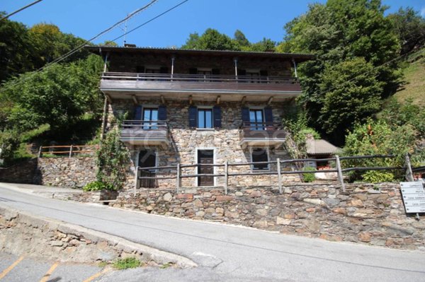 casa indipendente in vendita a Valle Cannobina in zona Falmenta