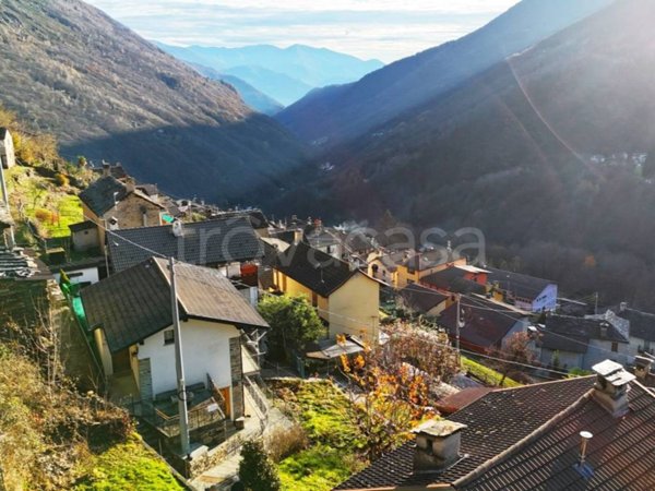 casa indipendente in vendita a Valle Cannobina in zona Falmenta