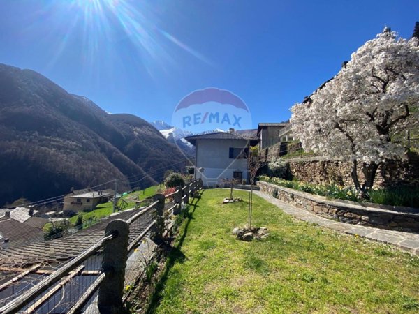 casa indipendente in vendita a Valle Cannobina in zona Falmenta