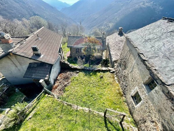 casa indipendente in vendita a Valle Cannobina in zona Falmenta