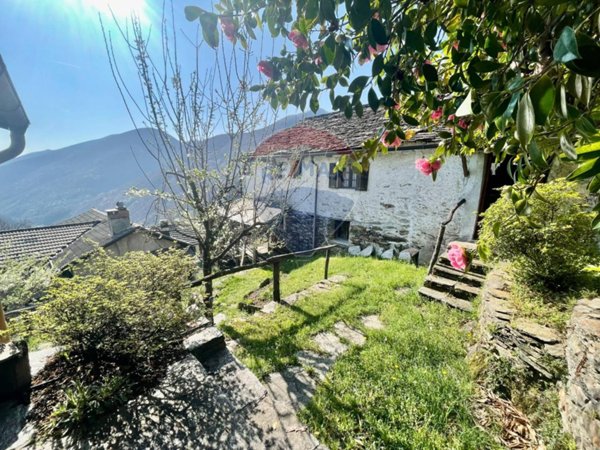 casa indipendente in vendita a Valle Cannobina in zona Falmenta