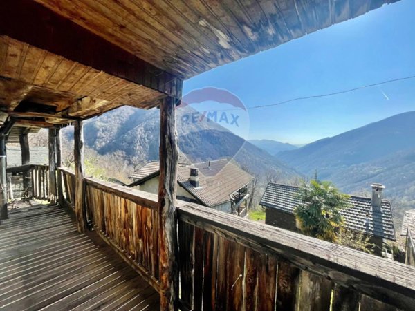 casa indipendente in vendita a Valle Cannobina in zona Falmenta