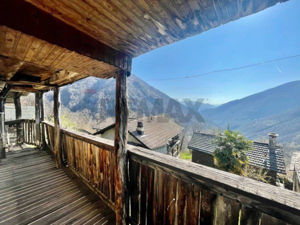 casa indipendente in vendita a Valle Cannobina in zona Falmenta