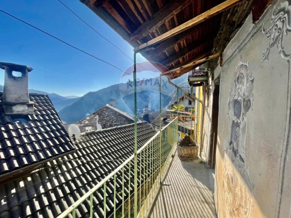 casa indipendente in vendita a Valle Cannobina in zona Cursolo-Orasso