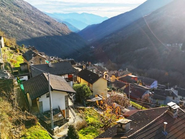 casa indipendente in vendita a Valle Cannobina in zona Falmenta