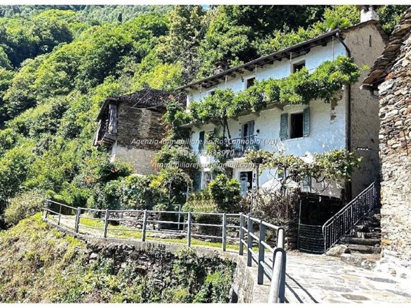 casa indipendente in vendita a Valle Cannobina in zona Falmenta