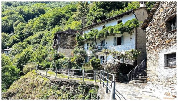 casa indipendente in vendita a Valle Cannobina in zona Falmenta