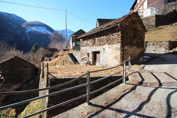 locale di sgombero in vendita a Valle Cannobina in zona Falmenta