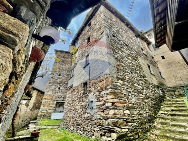 appartamento in vendita a Valle Cannobina in zona Falmenta