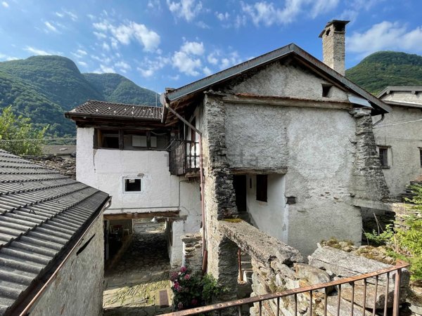 quadrivano in vendita a Valle Cannobina in zona Crealla