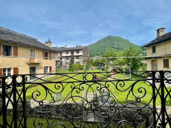 casa indipendente in vendita a Valle Cannobina in zona Crealla