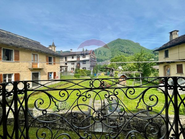 casa indipendente in vendita a Valle Cannobina in zona Crealla