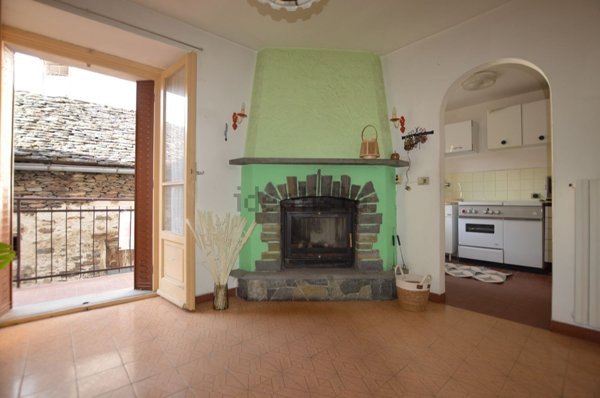 casa indipendente in vendita a Valle Cannobina in zona Cursolo-Orasso