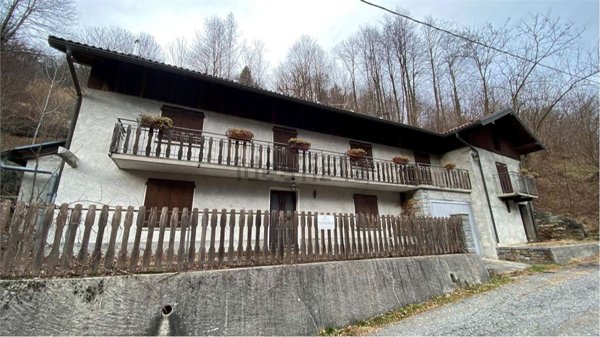 casa indipendente in vendita a Valle Cannobina in zona Falmenta