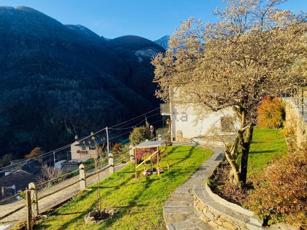 casa indipendente in vendita a Valle Cannobina in zona Falmenta
