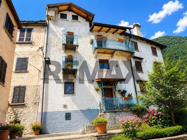 casa indipendente in vendita a Valle Cannobina in zona Cursolo-Orasso