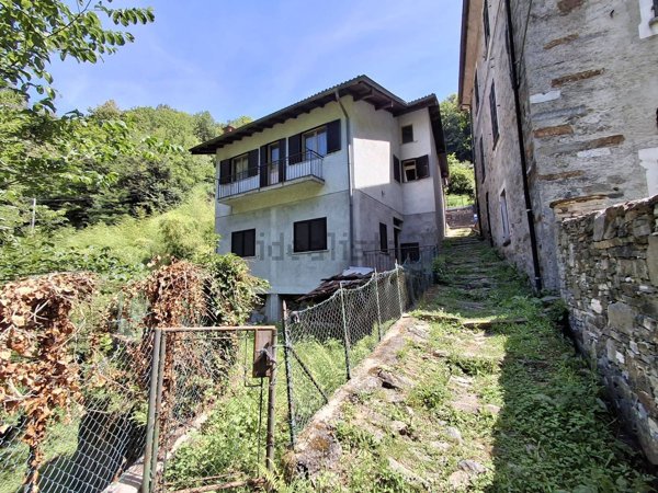 appartamento in vendita a Valle Cannobina in zona Falmenta