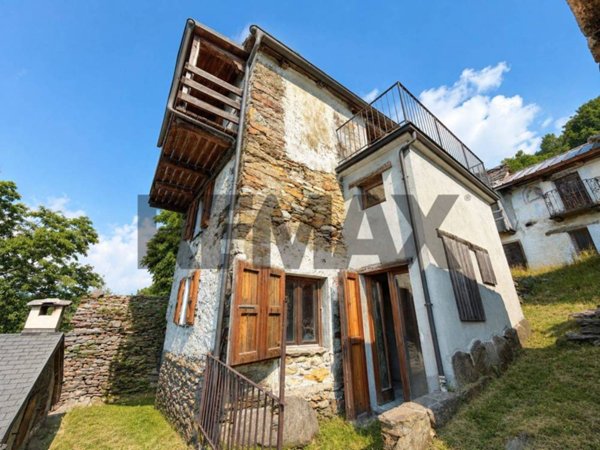 casa indipendente in vendita a Valle Cannobina in zona Falmenta