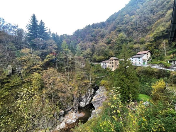 casa indipendente in vendita a Valle Cannobina in zona Falmenta