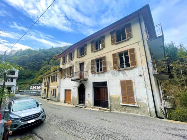 casa indipendente in vendita a Valle Cannobina in zona Falmenta