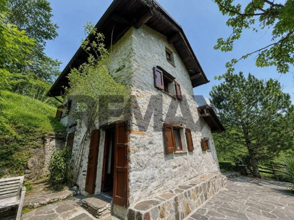 quadrivano in vendita a Valle Cannobina in zona Falmenta