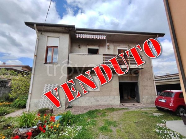 casa indipendente in vendita ad Agrate Brianza