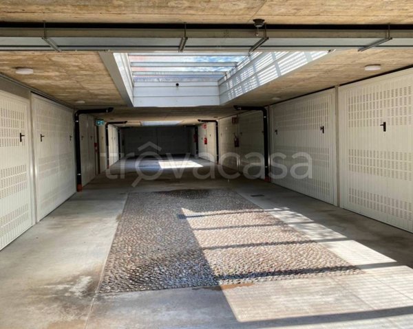 locale commerciale in vendita ad Agrate Brianza