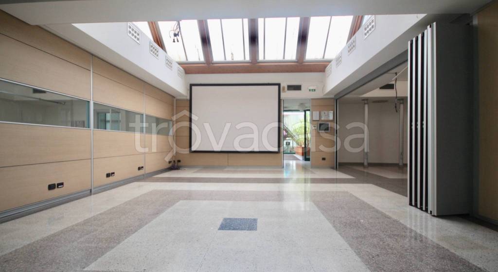 ufficio in vendita ad Agrate Brianza
