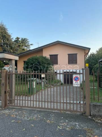casa indipendente in vendita ad Agrate Brianza