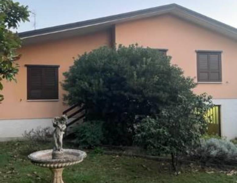 casa indipendente in vendita ad Agrate Brianza