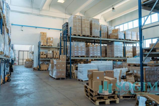 locale commerciale in vendita ad Agrate Brianza
