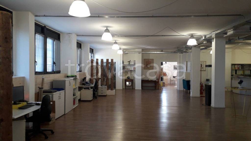 locale di sgombero in vendita ad Agrate Brianza