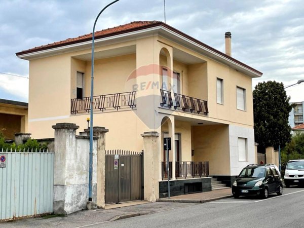 casa indipendente in vendita ad Agrate Brianza