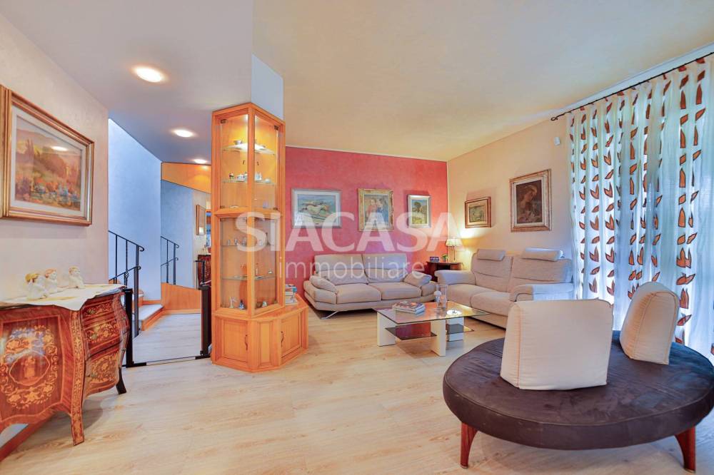 casa indipendente in vendita ad Agrate Brianza