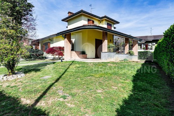 casa indipendente in vendita ad Agrate Brianza