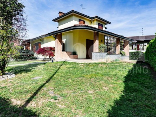 casa indipendente in vendita ad Agrate Brianza