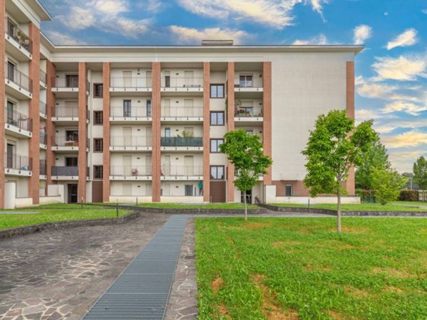 appartamento in vendita ad Agrate Brianza in zona Omate